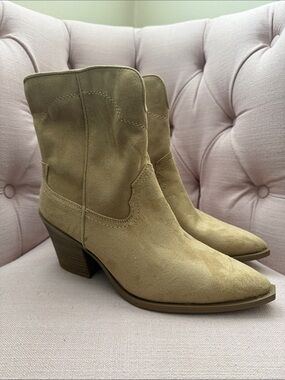 Universal Thread Tan Suede Western-Inspired Ankle Boots